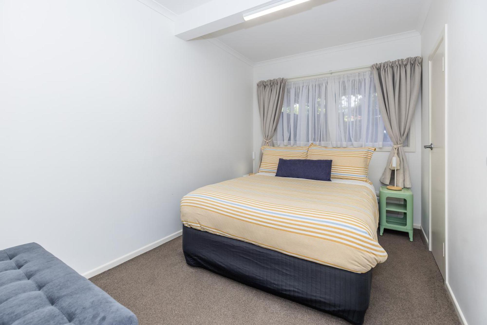 2 Bedroom Home Away From Home Near Cbd & Private Parking Hamilton Esterno foto