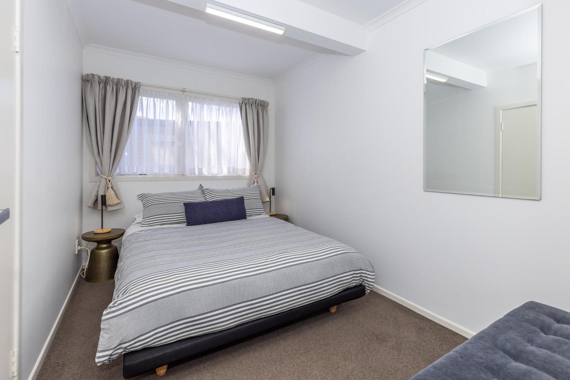 2 Bedroom Home Away From Home Near Cbd & Private Parking Hamilton Esterno foto