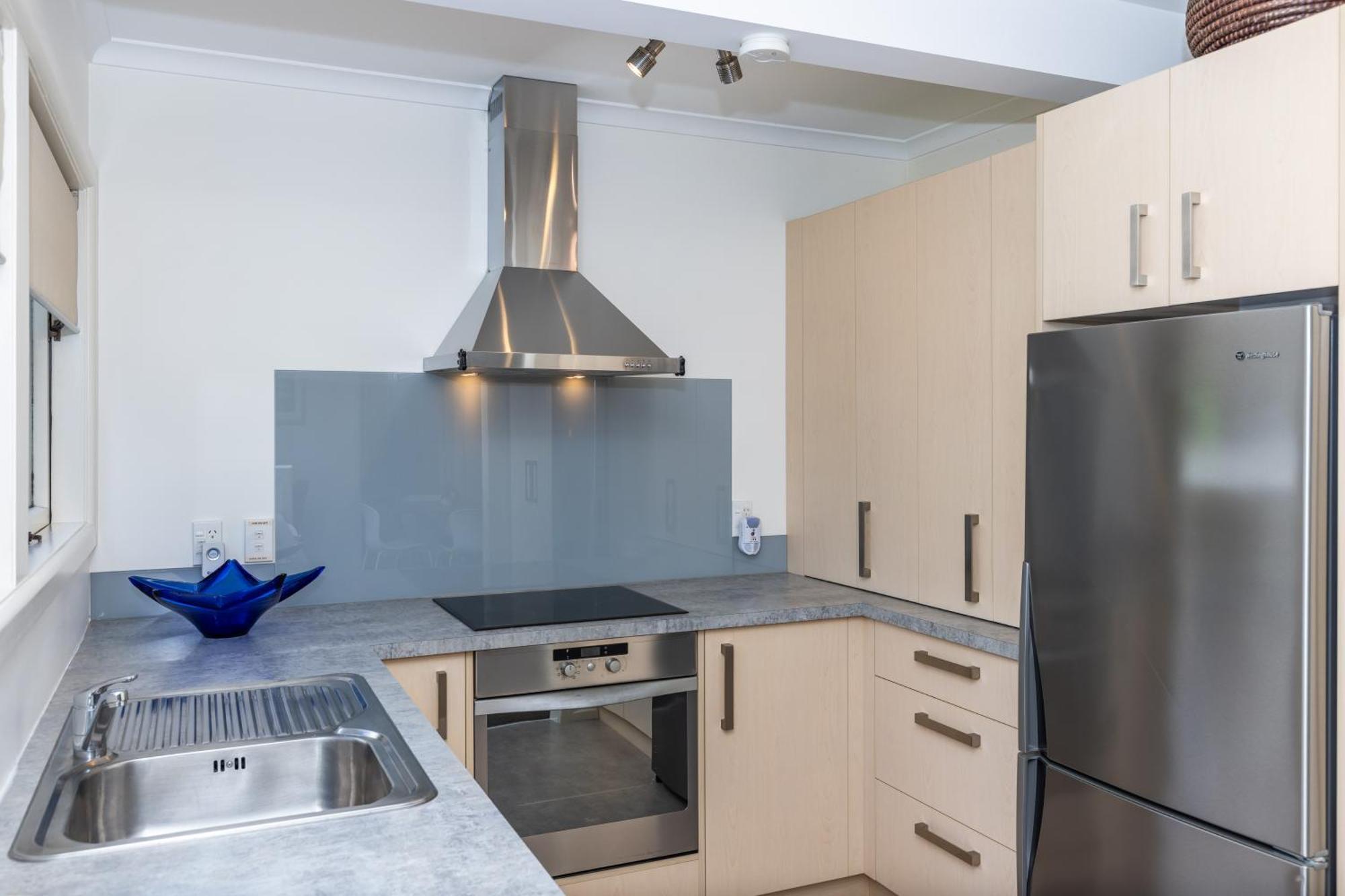 2 Bedroom Home Away From Home Near Cbd & Private Parking Hamilton Esterno foto